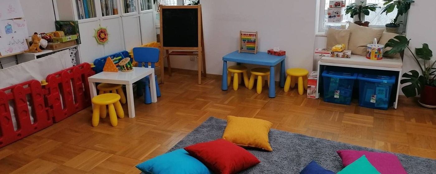 Образователна занималня за деца бежанци от Украйна в офиса на Сдружение ЕЛА
