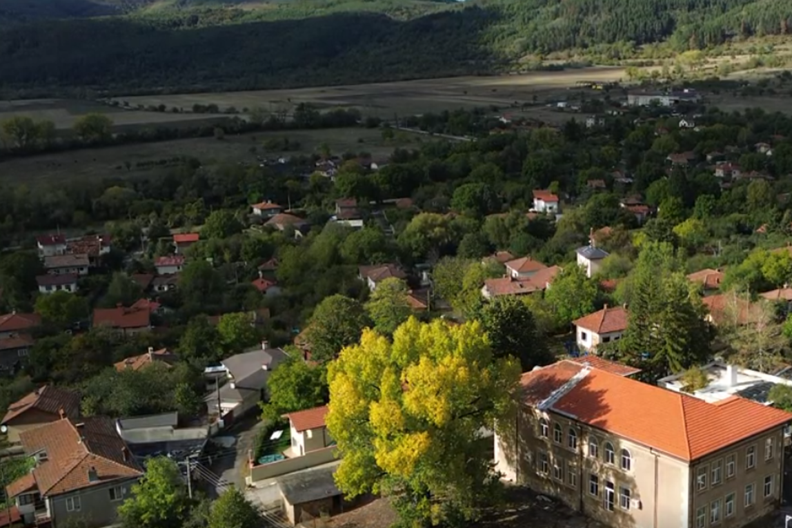 DMS Campaign to Complete the Roof of the Old School in the Village of Sturhel